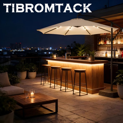 Parasol d'extérieur en porte-à-faux de 9,7 pi TIBROMTack, blanc crème, parasol extérieur décalé avec 24 lumières DEL solaires, manivelle, base en croix et sac de sable inclus