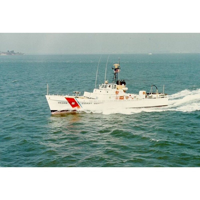 Maquette de bateau USCG Cape Darby (WB-95323), H 10 po x l 30 po x P 5 po