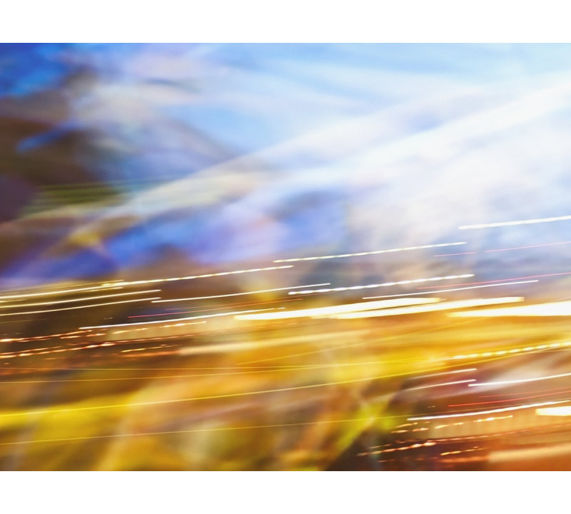 Lighttrails_1885A par Rica Belna - impression, H 24 po x l 32 po, Toile tendue, H 25 po x l 33 po
