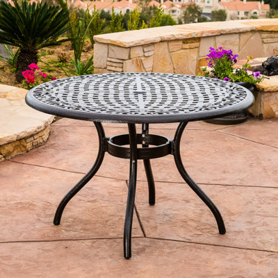 Table de salle à manger ronde 48 po en fonte d'aluminium en bronze martelé, avec plateau de table, trou de parasol et pieds courbés, pour un patio relaxant de 48 po, finition bronze, plateau de table, fête d'été