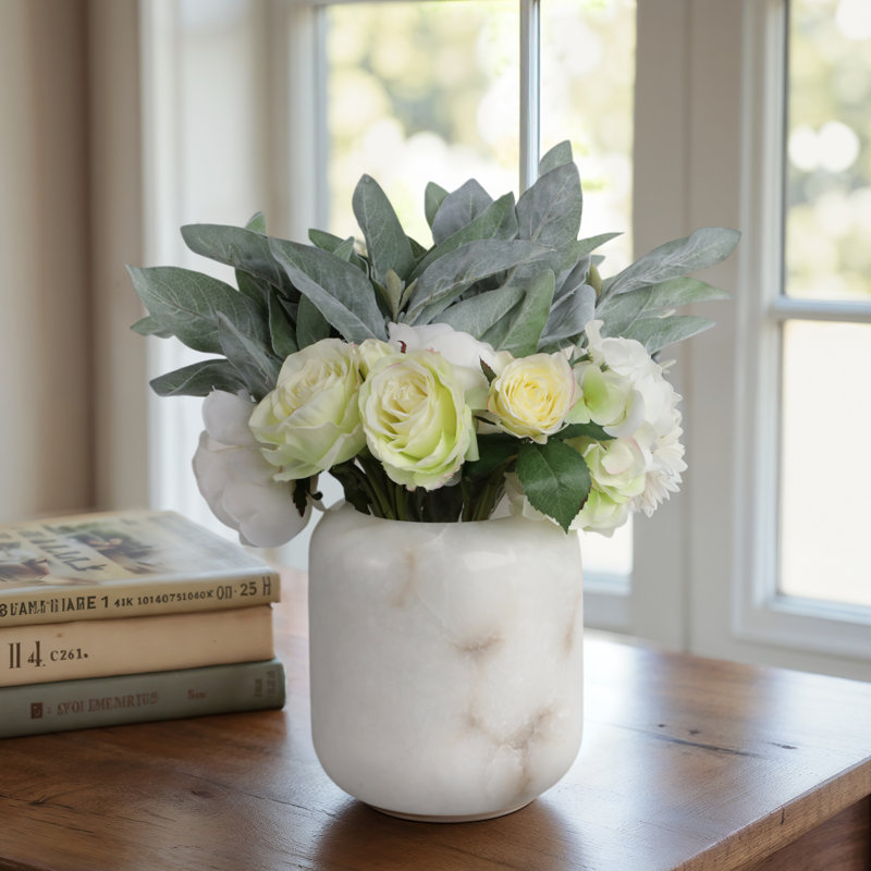 8" Ixzel Alabaster Vase
