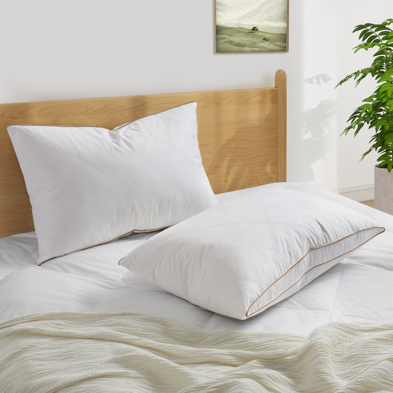 Coussin Goose, H 18 po x l 34 po, Gris / blanc