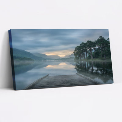 Ensemble de 1 tableau sur toile représentant un paysage de quai au bord d'un lac