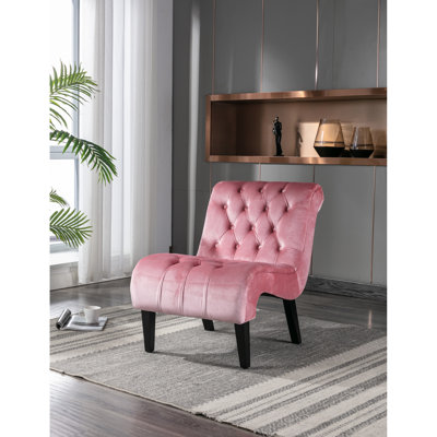 Élégante chaise d'appoint en velours rose avec bordure passepoilée - Décoration intérieure et chambre à coucher avec pieds en bois