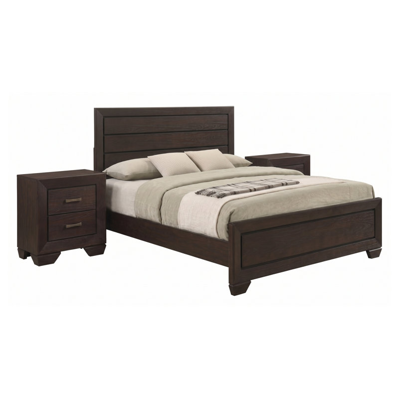 Ensemble de chambre à coucher 3 pièces Brennan Dark Cocoa Eastern King avec lit à panneaux et deux tables de chevet