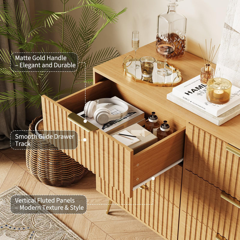 Commode cannelée de 63 po à 9 tiroirs avec poignées en métal et commode en bois moderne