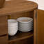 Buffet en bois massif moderne Seneca avec portes à ouverture par pression, façades de tiroirs Live Edge et rangement spacieux-415606755
