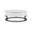 Ensemble de tables basses modernes en noir et blanc.