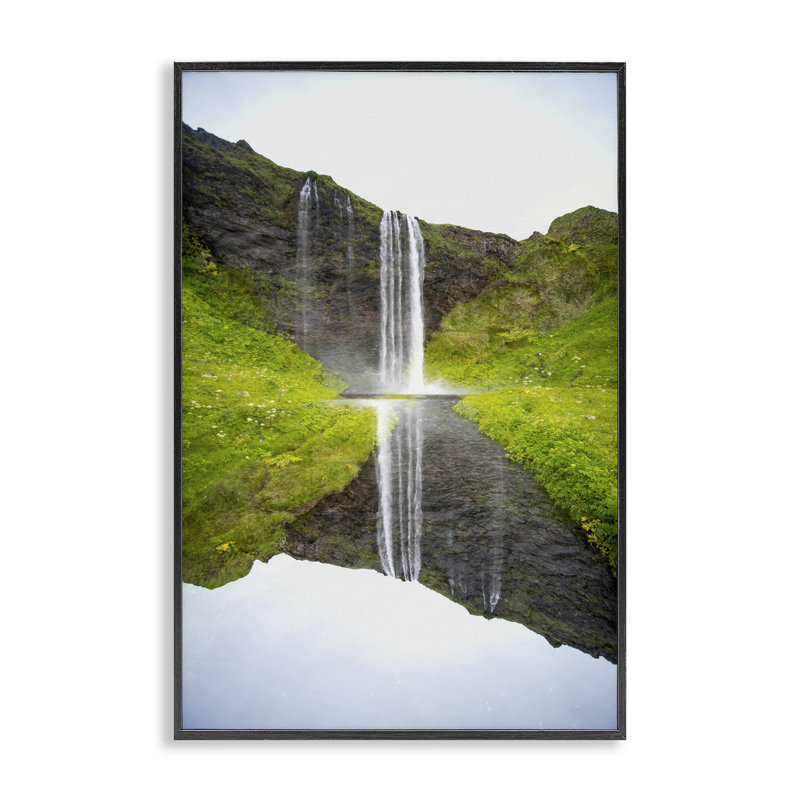 «Lush Waterfall Reflection», dessin par Robin Vandenabeele, H 30 po x l 20 po, Giclée encadrée noir minuit
