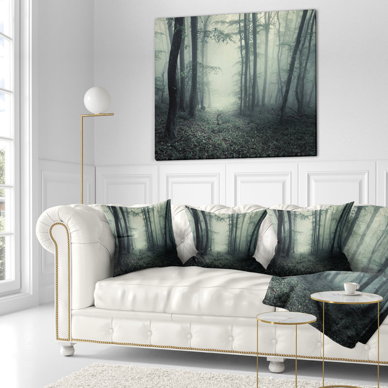 Sentier à travers la forêt foncée - Coussin à imprimé paysage, 16 po x 1 po, Coussin décoratif