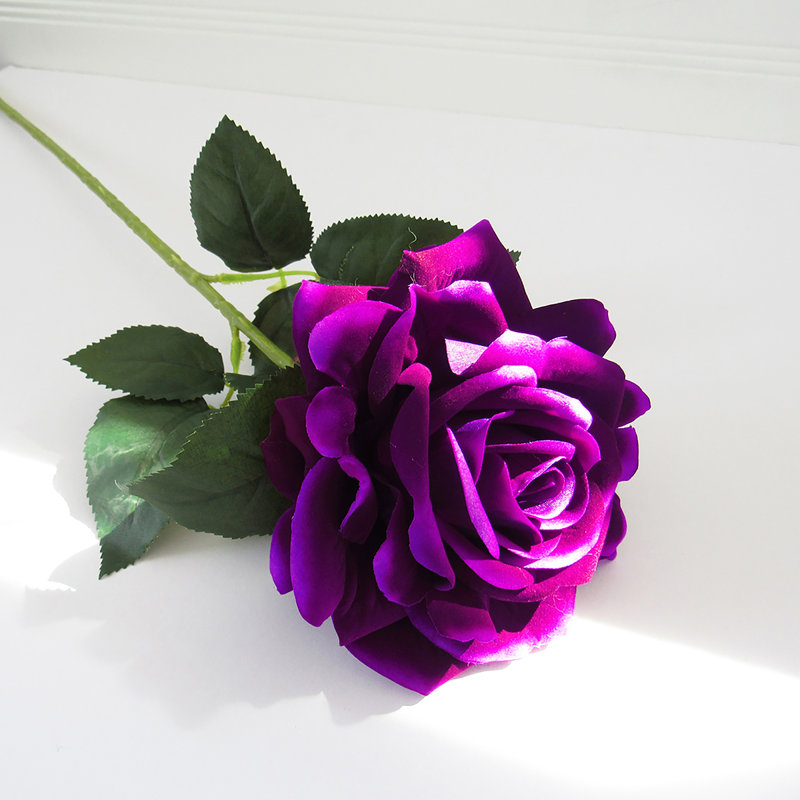 Grandes tiges roses en velours, Mauve prune