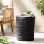  Table d'appoint d'extérieur avec design texturé d'inspiration écorce d'arbre pour patio ou jardin, noir