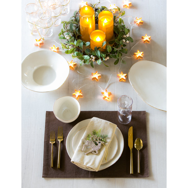 Santillanes Christmas Chic 10" Ceramic Dinner Plate