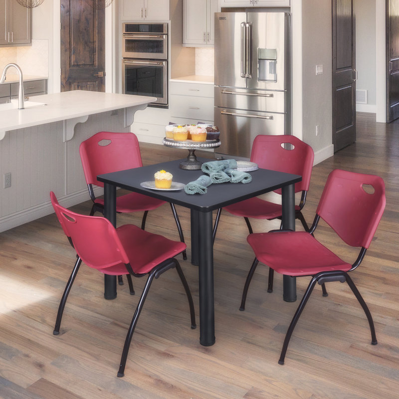Plateau de table Kee Square, 4 chaises empilables, H 36 po x l 29 po x P 29 po, Gris, Noir