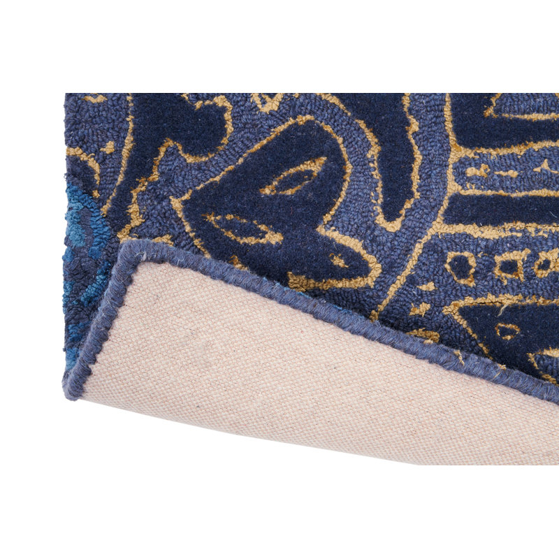 Floral Area Rug in Navy/Gold, Rectangle 5'7" x 7'10"
