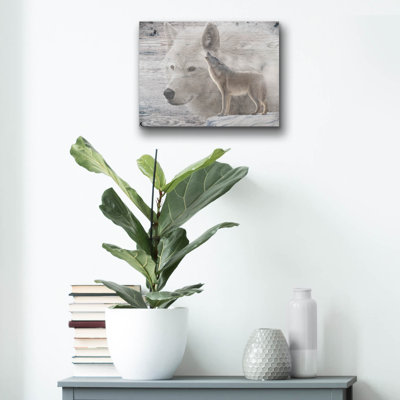 «Woodgrain Antiques Arctic Wolf 2» par Gordon Semmens, art mural en verre acrylique