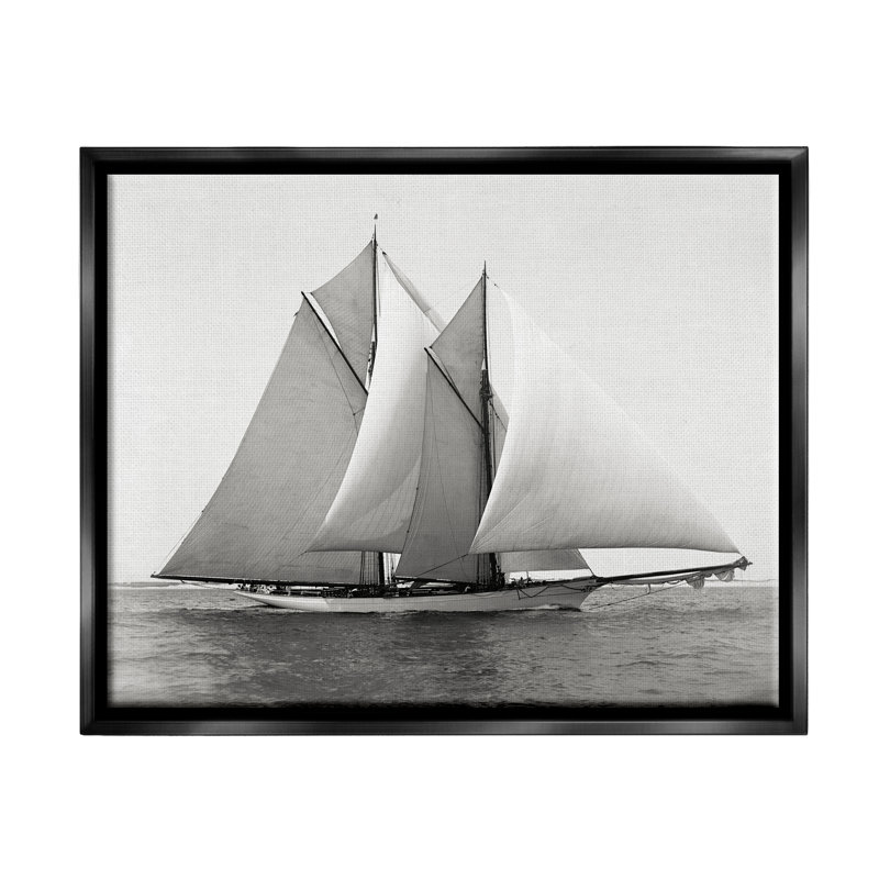 «Breakwater Bay Majestic Ship Ocean», photographie encadrée sur toile flottante par Graffi * Tee Studios