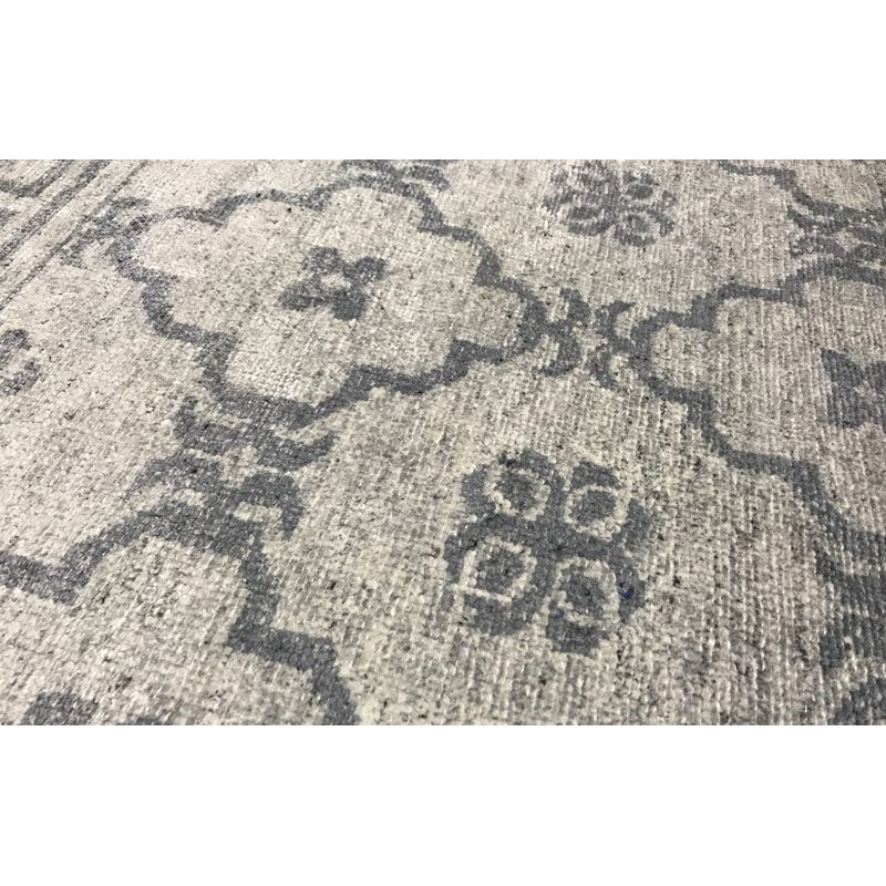 Neo Villa Southwestern Area Rug in Silver, Rectangle 6' x 9'2"