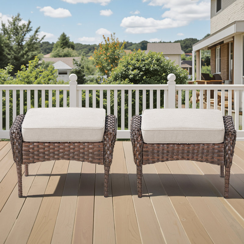 Ensemble de 2 repose-pieds d'extérieur en rotin brun avec coussin beige pour cour arrière ou terrasse