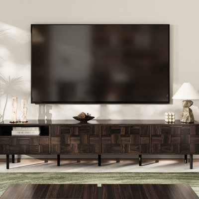 Meuble télé moderne du milieu du siècle pour téléviseurs de 75 pouces, console avec rangement pour salon, 3 portes à fermeture douce, 1 tiroir profond, étagère ouverte, panneaux de particules, capacité de charge totale de 100 kg (220 lb).