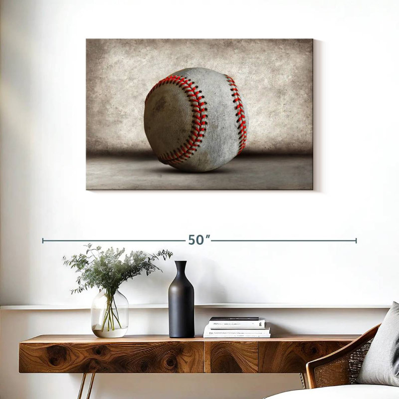 «Worn Out Baseball», reproduction sur toile, H 24 po x l 36 po x P 1,25 po