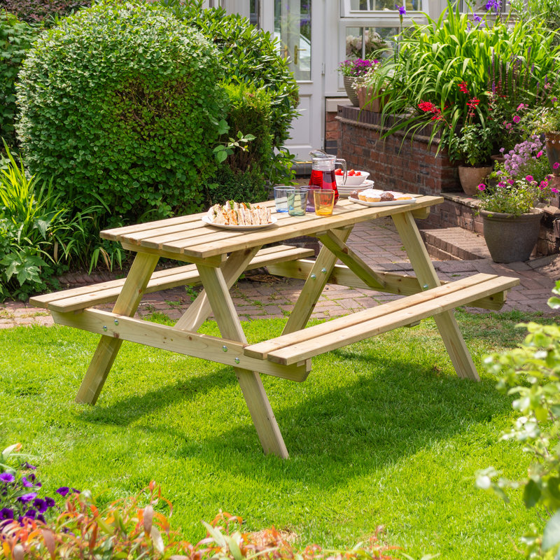 Rowlinson Traditional Picnic Table, 71cm H x 120cm W x 150cm D
