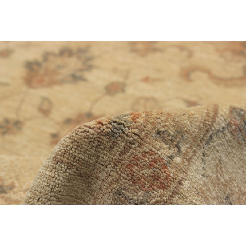 Tapis unique en laine noué à la main beige de 6 pi 1 po x 8 pi 6 po Pula