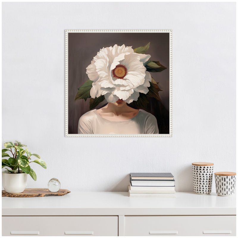 «White Flower Woman Portrait» par The Creative Bunch Studio, reproduction d'art sur toile encadrée