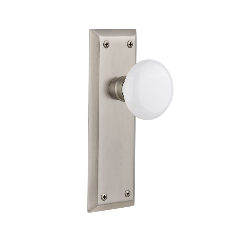 Plaque avec bouton de porte en porcelaine blanche New York, Nickel satiné