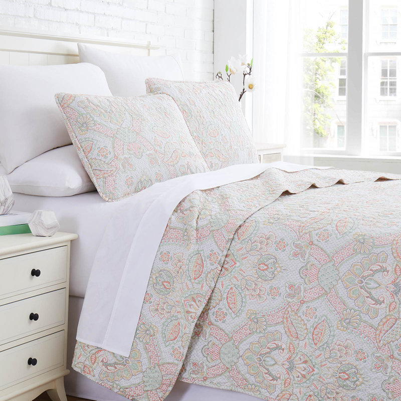 Enchantment Microfiber Quilt Set, Twin/Twin XL Quilt + 1 Standard Sham, Coral