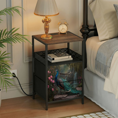 Table de chevet 2 tiroirs avec station de charge, table de chevet pour chambre avec ports USB, tablette ouverte noire, table de chevet avec imprimé plumes majestueuses de paon par Serene Waterfall Forest