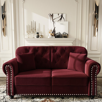 Canapé 2 places 63" en velours bourgogne de style moderne du milieu du siècle, garniture cloutée, capitonnage roulé, boutons, coussins, structure en bois et coussins rembourrés, ressorts
