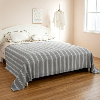 Housse de canapé pour chiens, housses de canapé Boho pour canapé à 3 coussins, housse de canapé en chenille pour animaux de compagnie, housse de causeuse modulaire en forme de L, jeté doux avec glands (91 x 134, gris rayé)