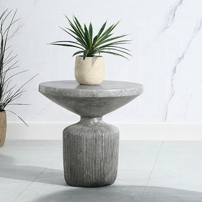 Table de bout en ciment gris avec piédestal, 24 po de largeur et de profondeur de base piédestal 20,78 po