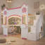 Lit mezzanine en bois pleine grandeur avec escalier de rangement, bureau, fenêtres, tablettes et lumière DEL, blanc et rose clair