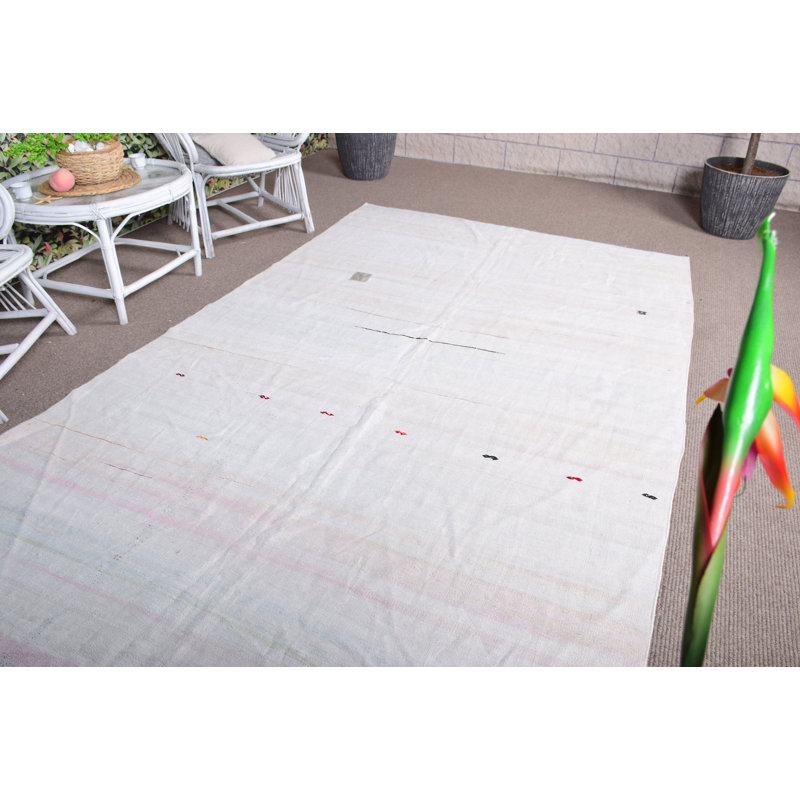 Tapis turc fabriqué à la main avec un motif pastel minimaliste unique en blanc