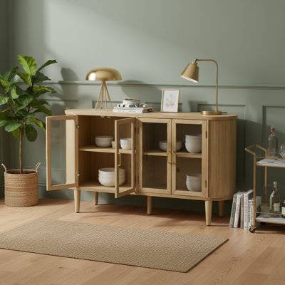 Buffet de rangement de style campagnard en bois naturel avec portes en verre et tablettes réglables. Convient à un usage domestique dans la cuisine, la salle à manger et le salon.