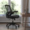 Chaise de travail ergonomique pivotante avec roulettes et bras relevables Regent Park