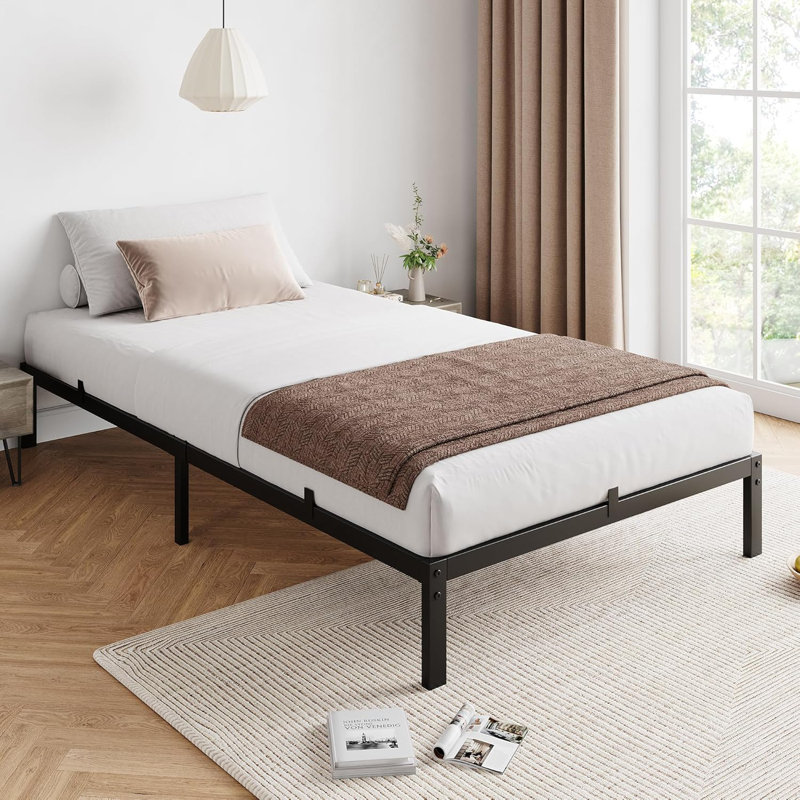 Structure de lit plateforme simple en métal, profil bas de 10 po, acier robuste, rangement sous le lit, sans sommier