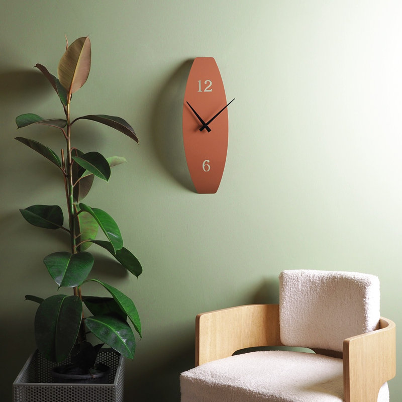 Horloge murale élégante en métal, finition rouge, 5,9 po x 18,1 po | 100% acier, épaisseur: 0,04 pouce | Mécanisme de balayage continu silencieux | Léger à 1,0 lb | Parfait pour la décoration de la maison et du bureau