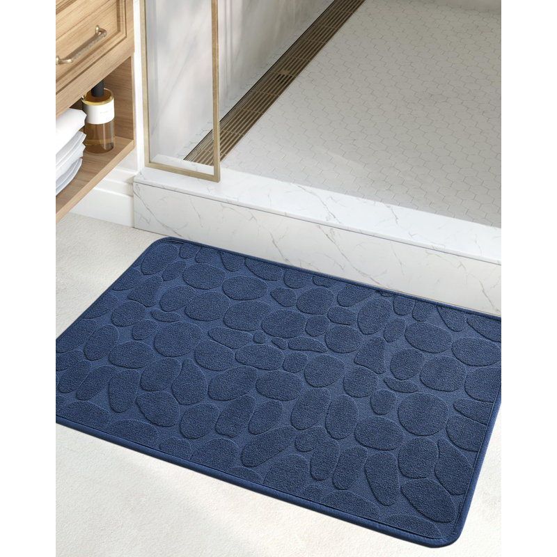 Tapis pour salle de bain en caoutchouc Emslie, L 20 po x L 31,5 po, Bleu