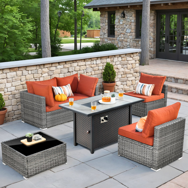 Ensemble de conversation d'extérieur en osier pour 4 personnes avec foyer et table avec coussins, Rouge-orange
