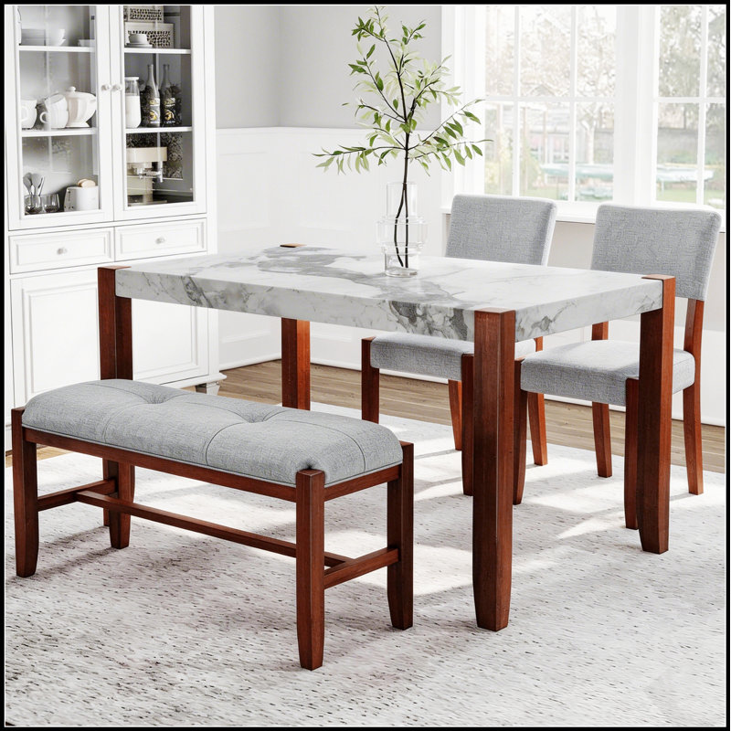 Ensemble de salle à manger moderne quatre pièces comprenant une table d'aspect marbre, des chaises rembourrées et un banc avec pieds en bois massif.