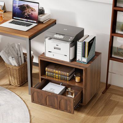 Tables de bout avec tablettes ouvertes et tiroirs