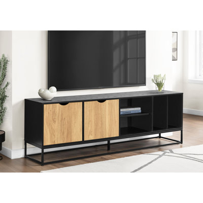 Meuble télé moderne 72 po avec stratifié noir et métal dans le salon pour le divertissement