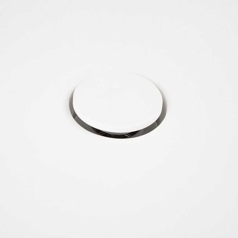 Odenwald 67" White Acrylic Oval Soaking Tub