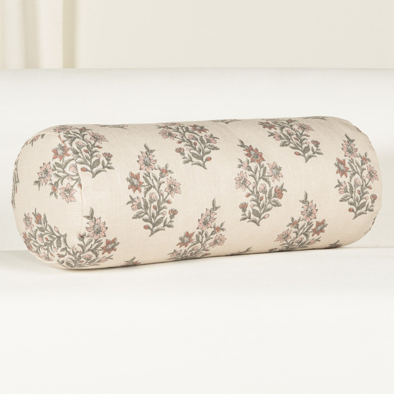 Coussin en polyester Weatherford, Floral rosé, Polyester, Traversin H 8 po x l 21 po