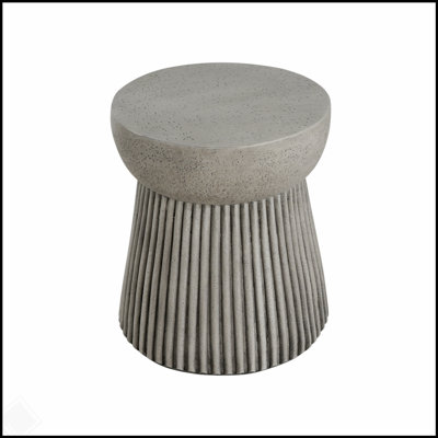 Table d'appoint d'extérieur en béton léger avec un design élégant en forme de sablier et une surface durable pour le patio et le jardin