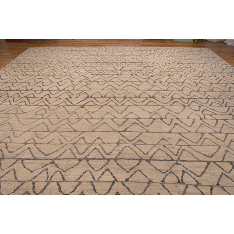 Nazmiyal Collection Oversized Modern Chevron Rug