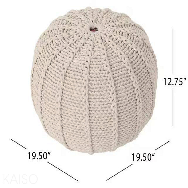 Pouf tricoté pour le salon